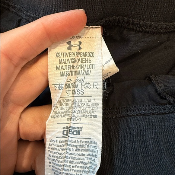Under Armour Pants - Picture 3 of 5